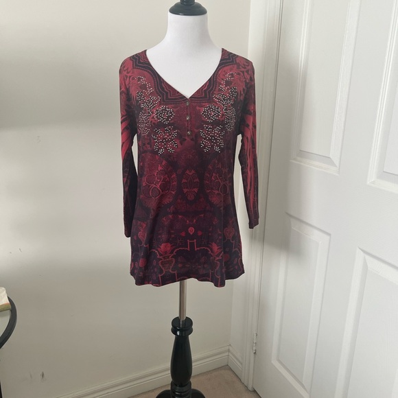 Long sleeve top size small - Picture 3 of 6